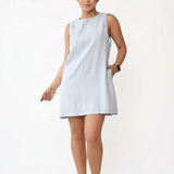 Vestido Curto Premium Azul com Bolsos Funcionais e Zíper Discreto